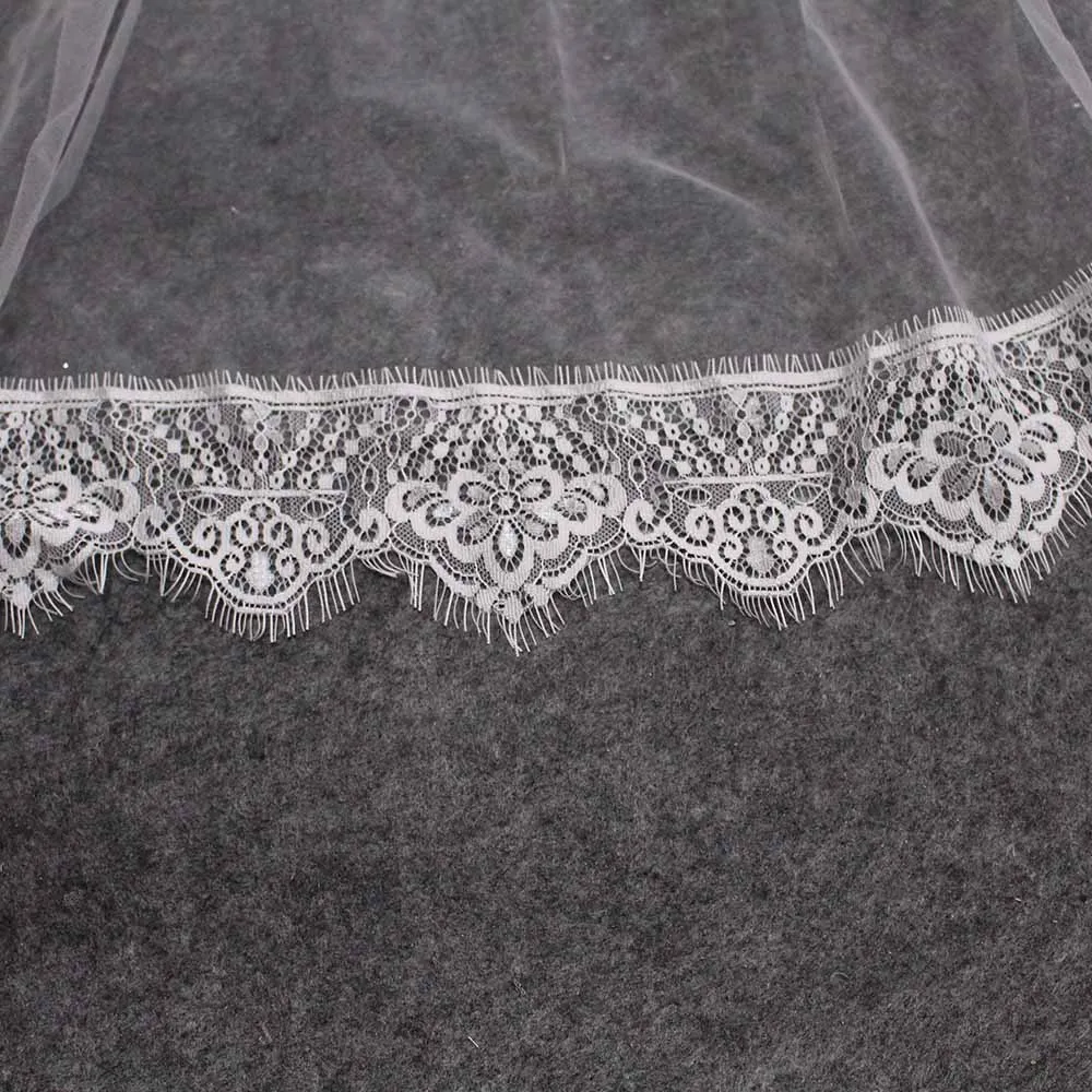 Beautiful Eyelash Lace Short Wedding Veil Soft Bridal Veil with Comb One Layer White Ivory Veil Voile Mariage