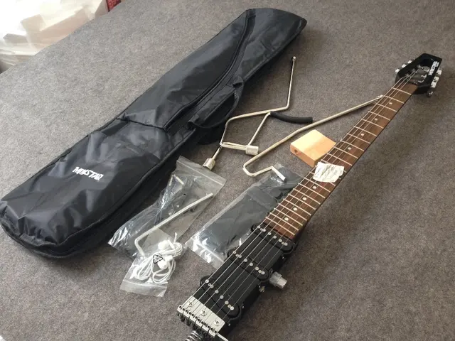 Cheap Ministar Caster electric guitar ,S-S-S pickups ,mini guitar , travel guitar,kroean parts including bigbag and parts