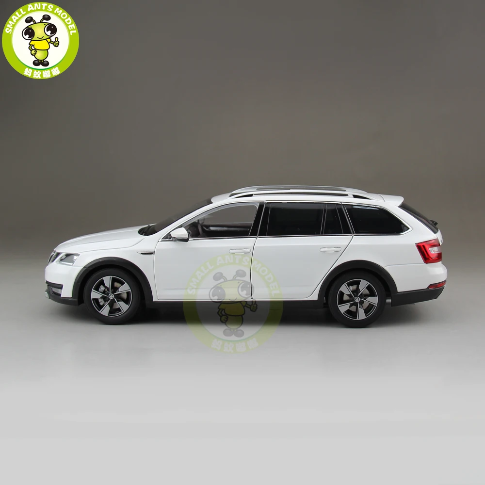 1/18 Skoda Octavia Combi Wagon литой металл модель автомобиля игрушка день рождения девочки мальчика подарок белый