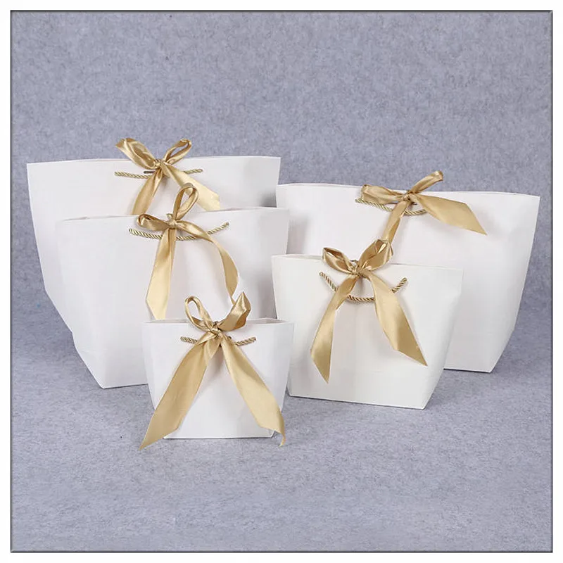 

2019 new arrival wedding gift bags Large Size Box pack bag /Pajamas Clothes Packaging Gold Handle Paper Box Bags custom logo
