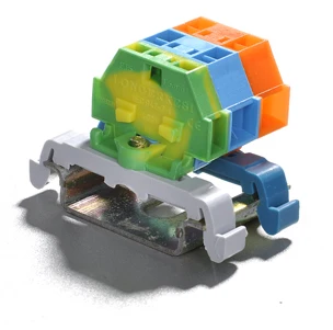  093