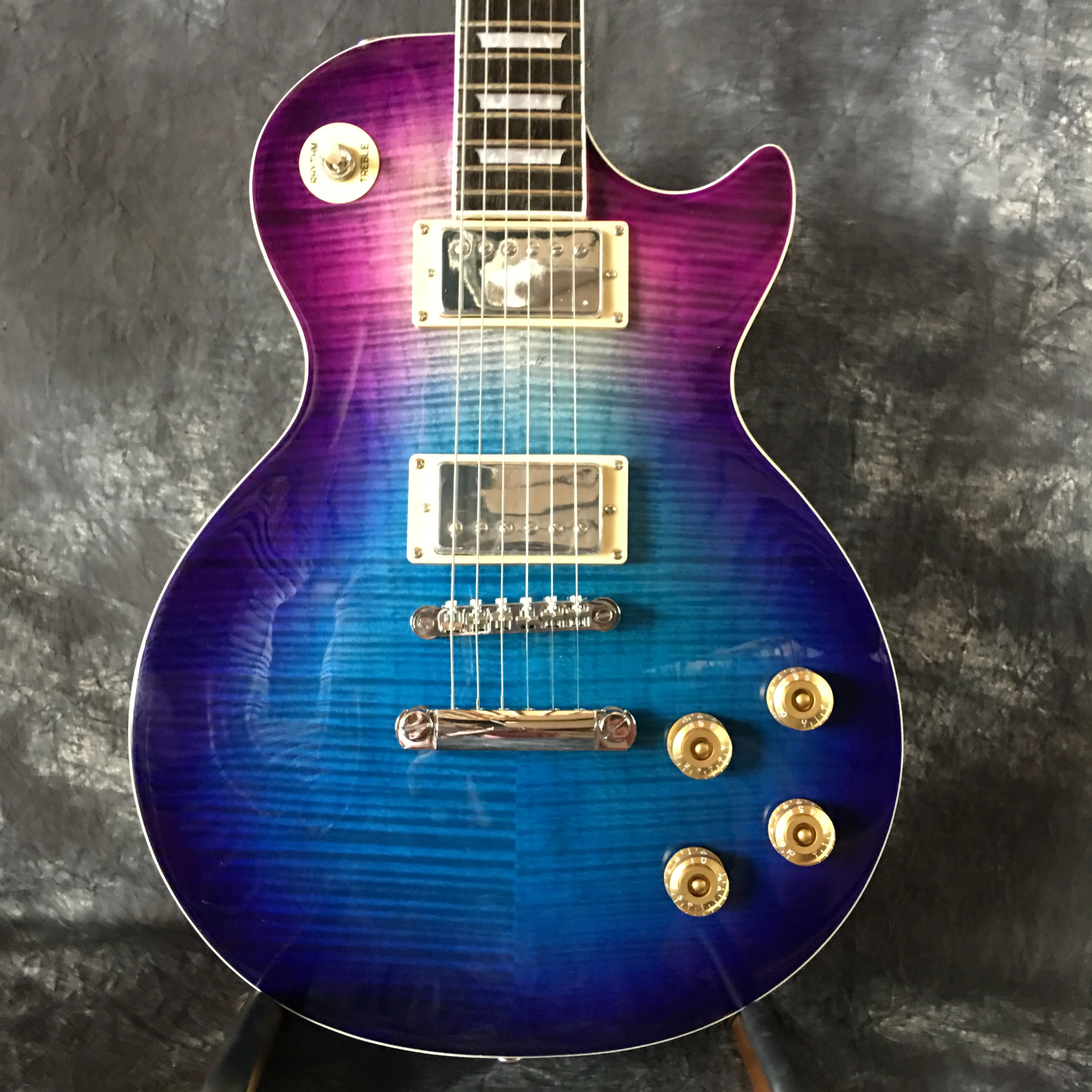 

High quality electric guitar. Blue ink, maple bag tiger, multi-color, color can be customized, free shipping