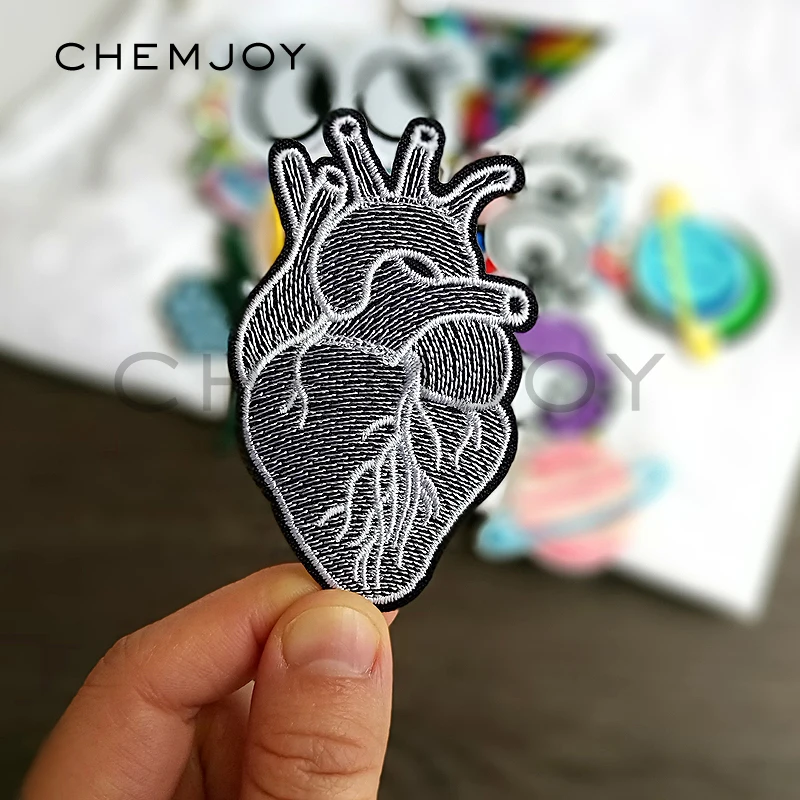 

Rock Punk Ironing on Patch for Clothing Grey Heart Gothic Embroidered Applique Sewing on Clothes Stickers Badges Band Patch