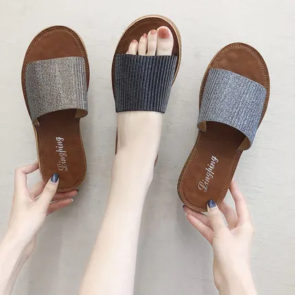 

Wearing a slipper female net red fashion versatile flat bottom drag 2019 summer new beach seaside wet water women's shoes