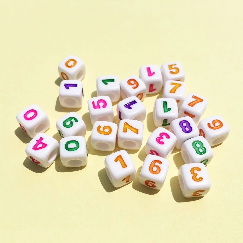 

Кубические акриловые цифры бусины белый с красочными, для детей 0, 1, 2, 3, 4, 5, 6, 7, 8, 9, гравюра печати пластик долговечная в форме квадрата бижутерия разделитель браслета из бисера 1600 шт