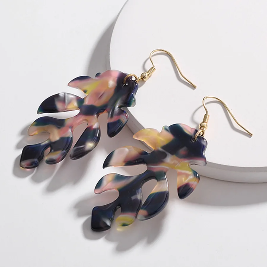 

Bohemian Plant Leaves Earrings New Acrylic Sheet Leopard Pattern Monstera Earrings for Women Summer New Alloy Earrings New