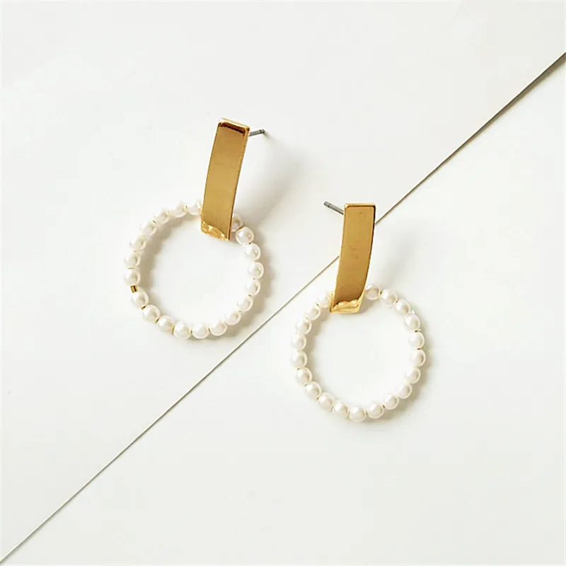 

Simple geometric shape earrings Korea personality aesthetic geometry of pearl earrings Suitable for banquet decorative jewelry