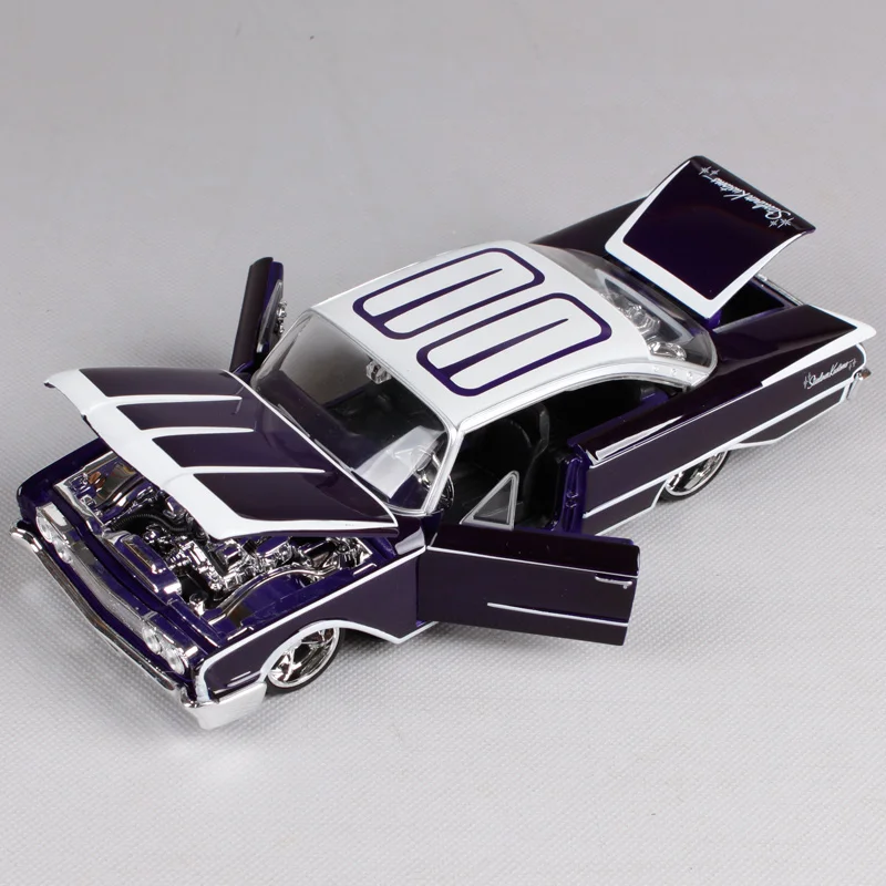 Maisto 1:24 1960 Ford Outlaws Starliner литой модельный автомобиль игрушка Новый в коробке