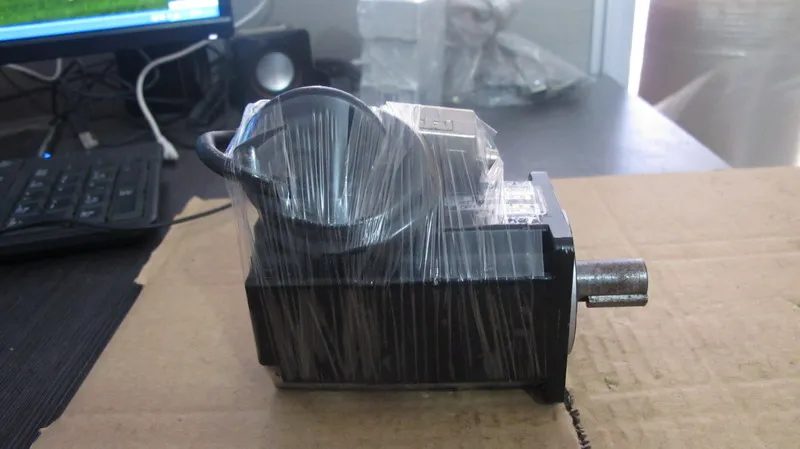 

Used servomotor R88M-U20030VA-S1 Almost new warranty for three months