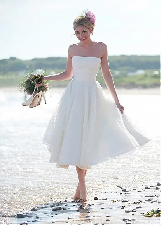 

Vintage Tea Length Short Wedding Dresses Dots Tulle Strapless Ruched Informal Reception Bridal Gowns Cheap Beach Wedding Dresses