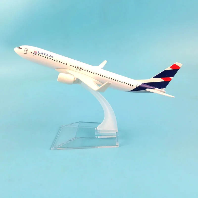 16CM LATAM Airlines metal Diecast aircraft model ,Airbus airplane model Kids Toys plane children New Year/Birthday/Collections 11