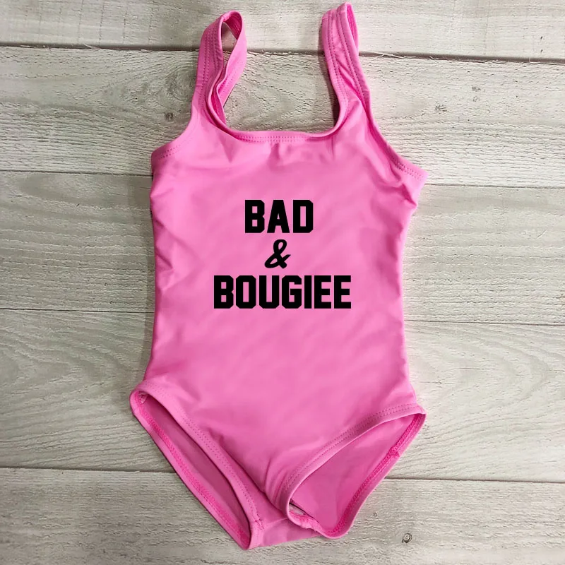 BAD& bougiee буквенный принт Одна деталь купальник, Детские купальники розового цвета для девочек, пляжная одежда, детский ванный комплект летний купальный костюм черный
