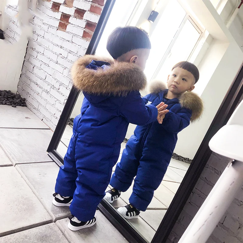 Детский зимний комбинезон для русской зимы, плотный теплый комбинезон с натуральным мехом енота для новорожденных, лыжный костюм на утином пуху с капюшоном для маленьких мальчиков и девочек, зимняя одежда - Цвет: Синий