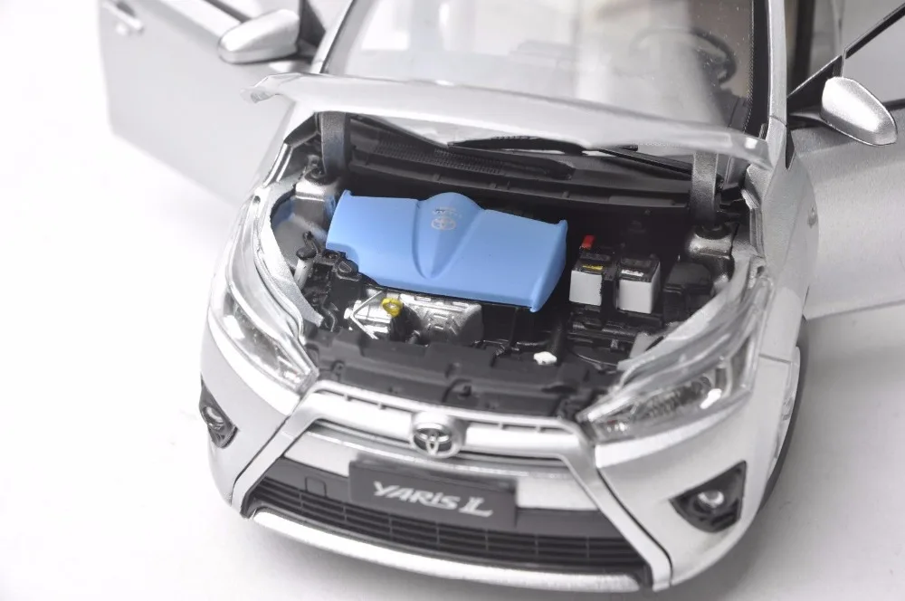 Toyota Yaris L 2013 model in scale 118 white (29)