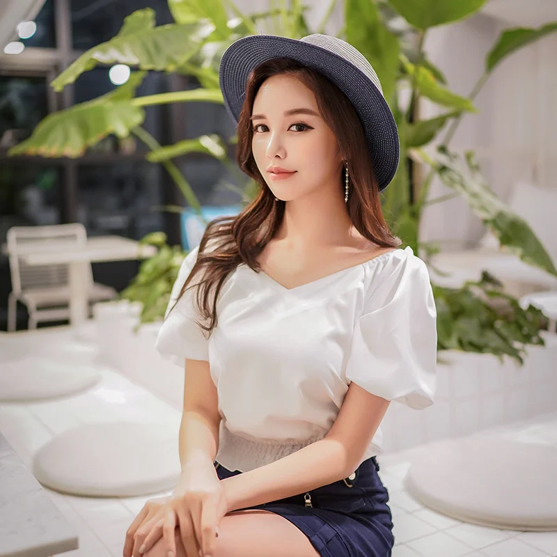 

Dabuwawa White V-Neck Romantic Chiffon Blouse for Girls Women Office Lady New Lantern Sleeve Ruffles Shirts Tops D18BST394