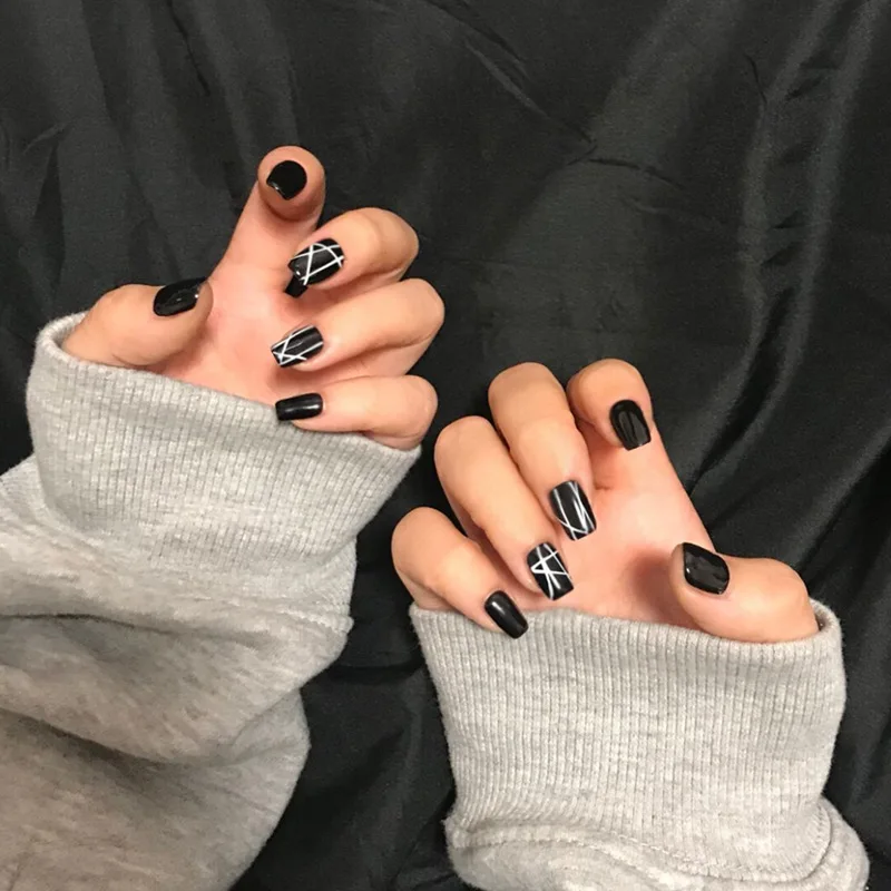

24Pcs Simple White Lines Fake Nails Temperament Short Paragraph Manicure Accessories Bride's Fake Nail Patch Nail Art