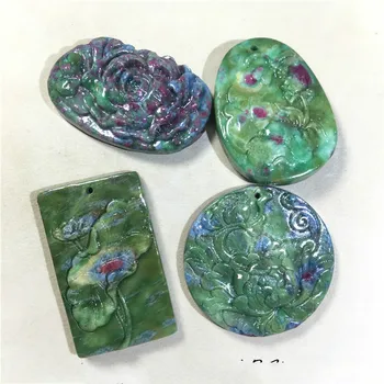 

Natural h red and green pendant Exquisite carving DIY pendant