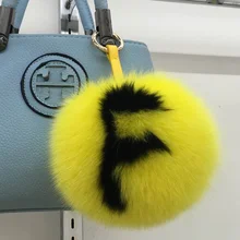 15 CM Grande Mullida Bichos Bolsa Pom Pom Llaveros Alfabeto Hecho A Mano Real Bola de Piel de zorro llavero Del Encanto Del Bolso Carta de Monstruo Pompones F77
