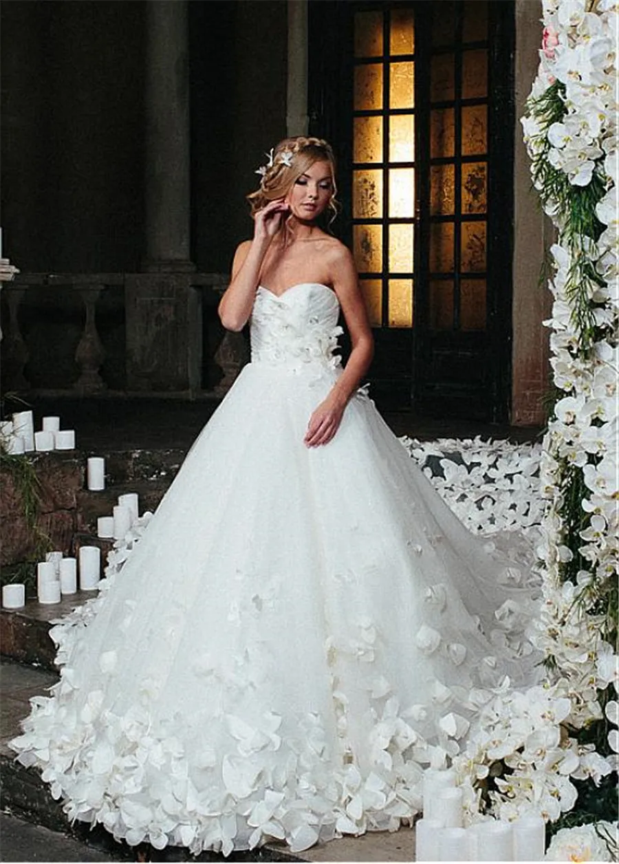 Fantastic Satin Sweetheart Neckline A-Line Wedding Dresses With Beaded Handmade 3D Flowers with Rhinestones Bridal Gown