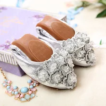 Дизайнерские Модные женские туфли на плоской подошве с украшениями в виде кристаллов обувь на плоской подошве с острым носком; элегантные удобные женские необычные туфли блестящие мягкие большие размеры