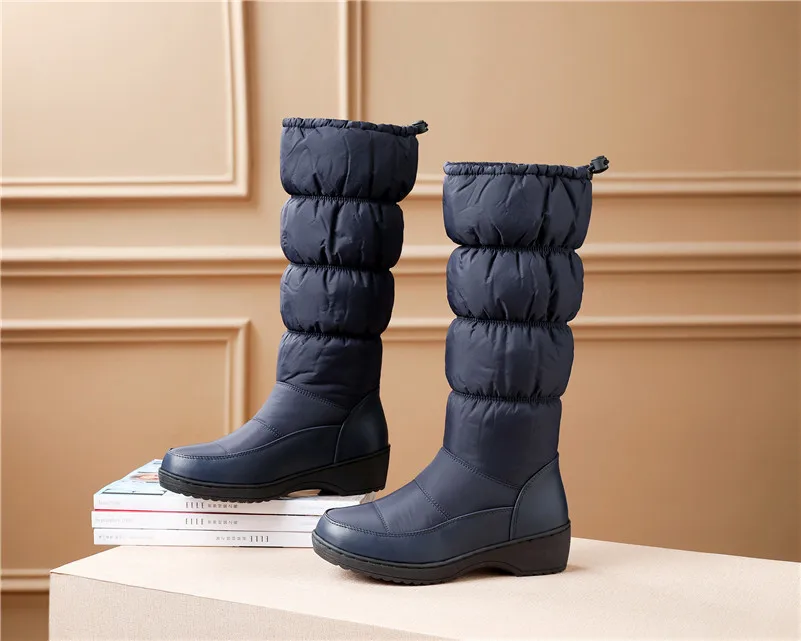 FEDONAS/ г. Новые модные зимние женские высокие сапоги из лакированной коровьей кожи женские сапоги до колена на молнии вечерняя обувь на высоком каблуке для женщин - Цвет: Синий