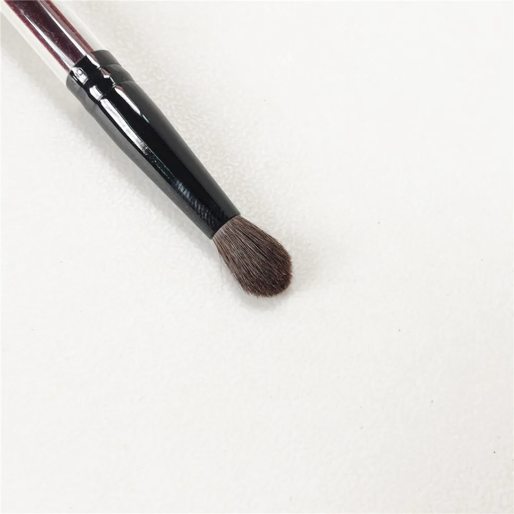 Kevyn Aucoin The Small Eyeshadow Eyebrow Brush _ 4