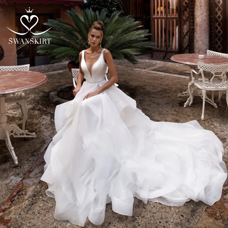 

Swanskirt Arrival Sleeveless Ruched Tulle Wedding Dress 2019 Vintage Backless A-Line Princess Bride Gown Vestido de Noiva K162