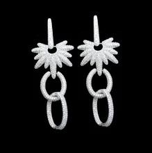 Famosa marca de joyería pendiente de gota de lujo Micro Pave configuración Cubic Zirconia diamante cuelga los pendientes largos para mujeres