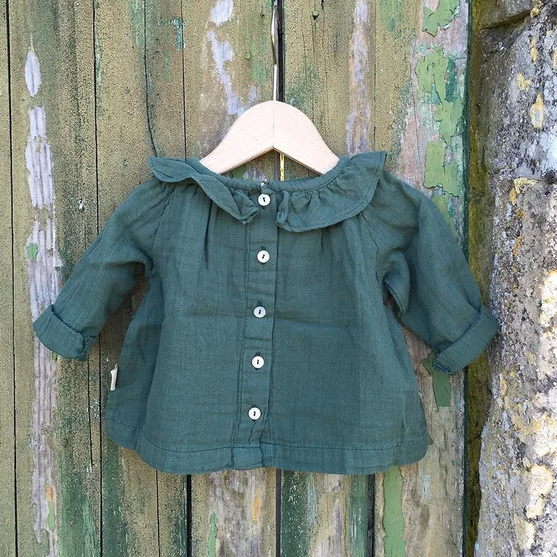 Блузка с оборками для маленьких девочек; хлопковая льняная одежда для маленьких детей; модная Корейская одежда для малышей