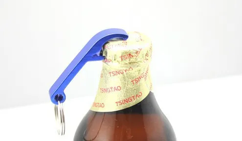 Различные цветная бутылка брелок для ключей путешествия Kai бутылки Висячие пряжки может быть индивидуальная печать логотипов открывалка для бутылок