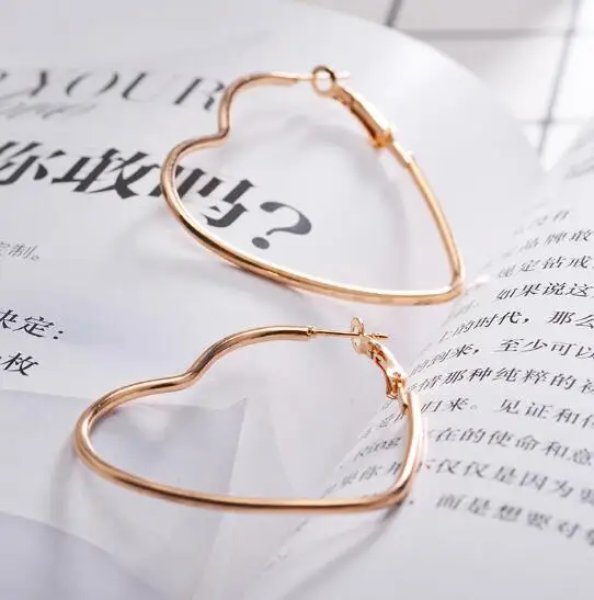 

604 Minimalist Elegant Heart Exquisite Temperament Earrings Trendy Women Rhinestone Brincos Earrings Bijoux Jewelry Gift E5562