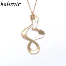 The new lady necklace geometric flower shape alloy pendant necklace Golden sweater chain Fashion girl's necklace conch shape embellished sweater chain