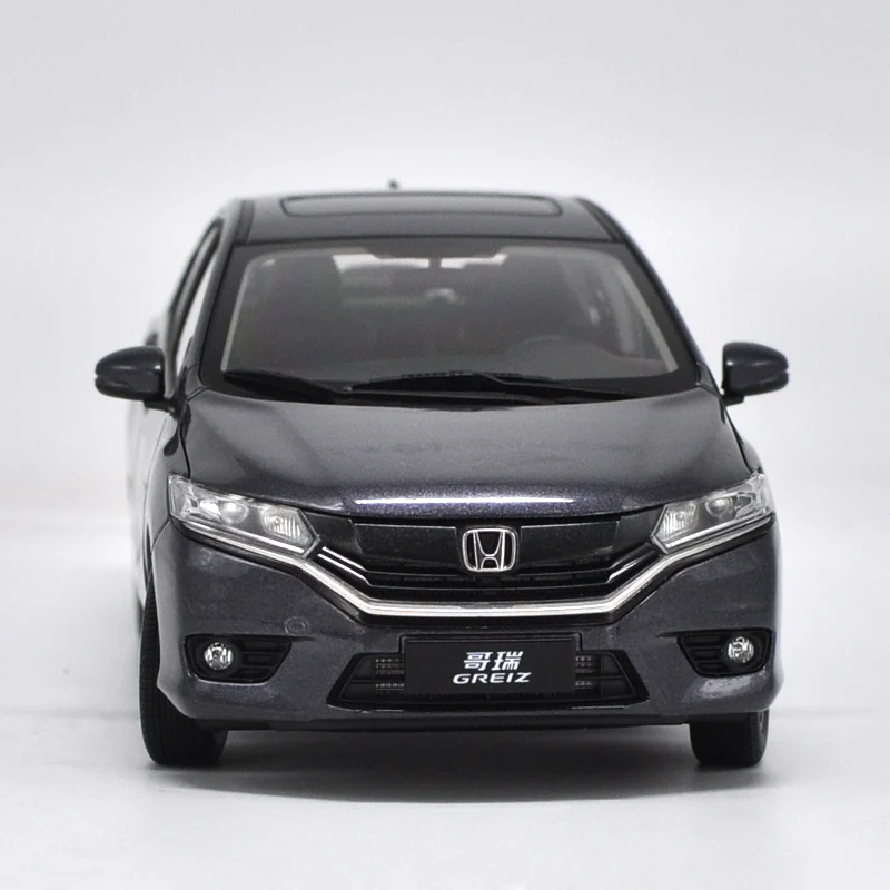 Модель автомобиля литая из сплава Honda Greiz в масштабе 1:18 темно фиолетовая