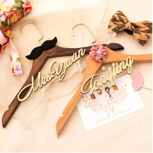 4 шт. в партии, деревянная Свадебная одежда для жениха, вешалка для свадебного платья, подарки, сувенир, на заказ, вешалка с именем, подарок