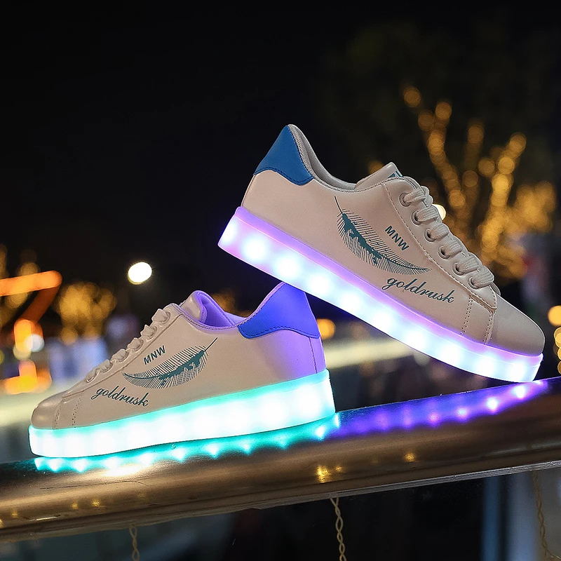 Новинка года; женская дышащая обувь на плоской подошве; светильник; модная светящаяся обувь для девочек; Светящиеся кроссовки с зарядкой через USB для мальчиков;#35-44