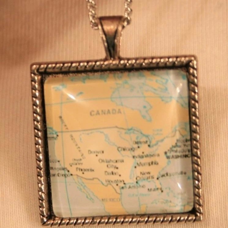 Bead Rim Square Map Canada Mexico North America Silvertn Necklace