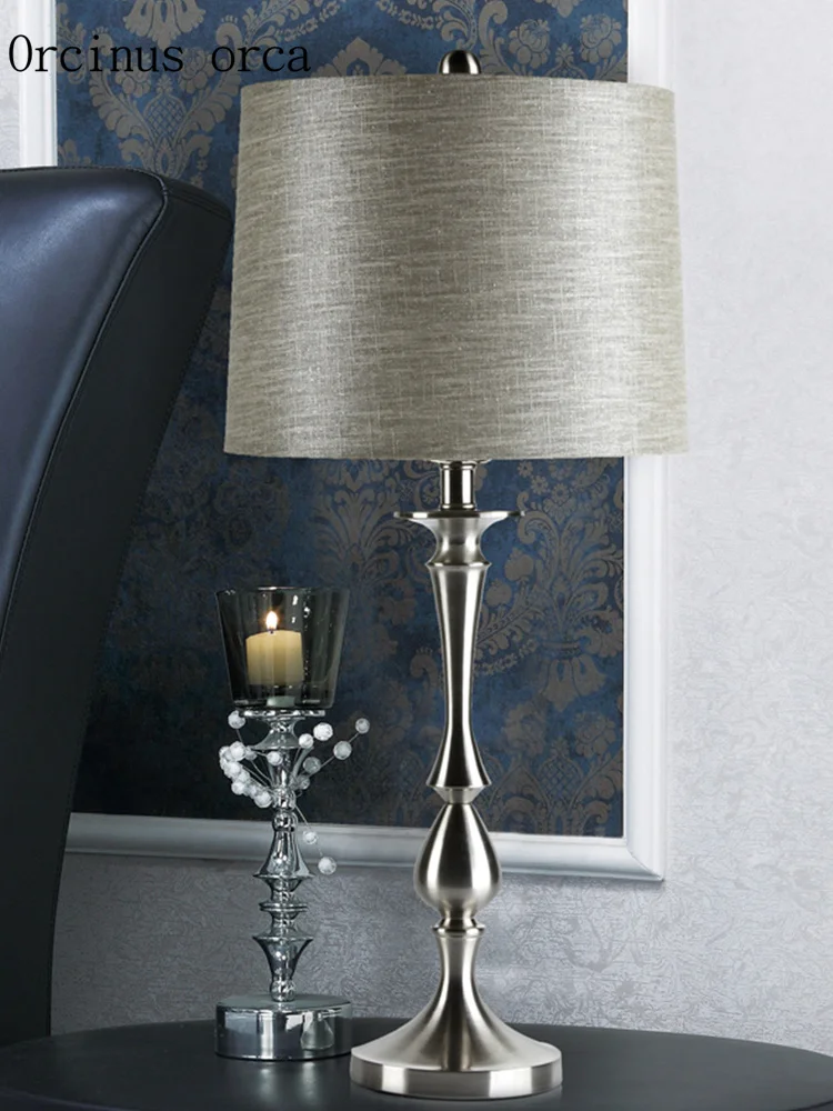 

Скандинавский постсовременный простой серебристый Настольный светильник, прикроватная лампа для гостиной, американский креативный Индивидуальный Светодиодный настольный светильник, бесплатная доставка