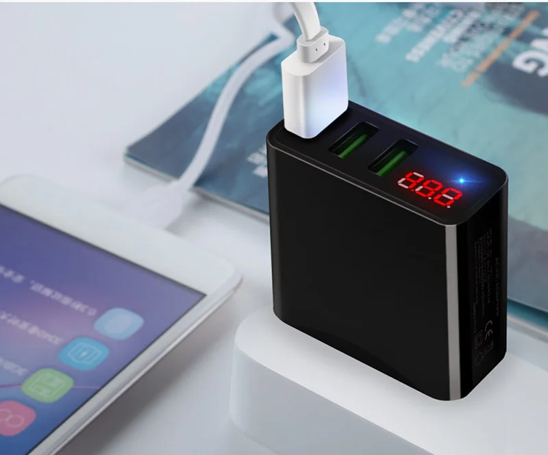 Зарядное устройство ROCK с 3 USB портами и светодиодным дисплеем универсальное