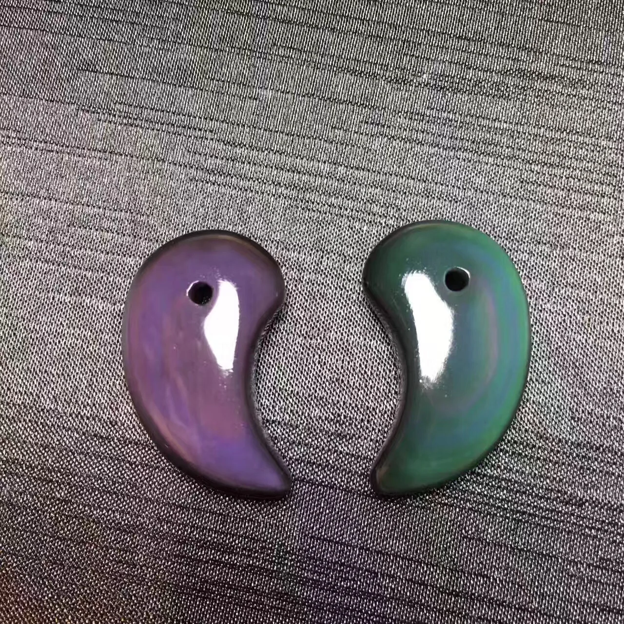 

2019 natural rainbow eye obsidian hook jade pendant male and female models yin and yang gossip jade pendant