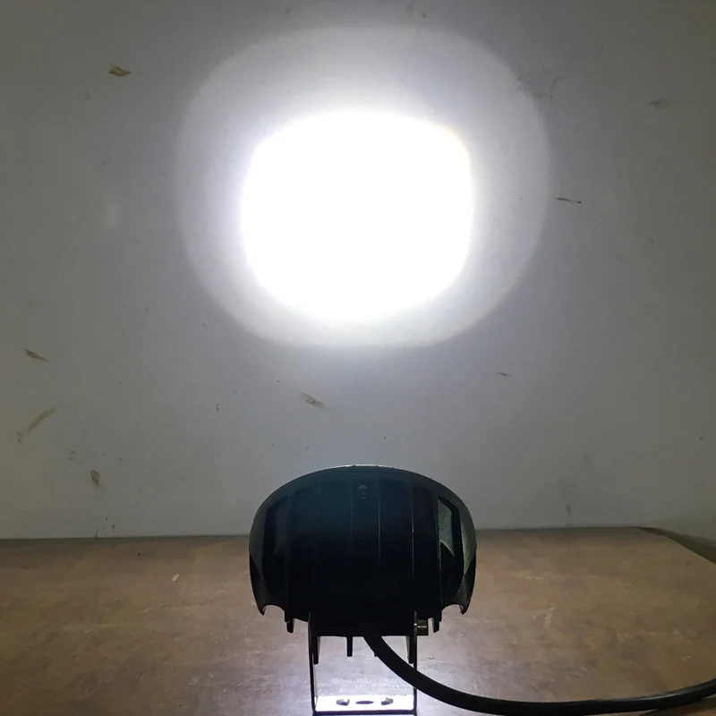 

Led offroad spot light IP67 Waterproof Car driving head light Aux fog lamp for 4x4 ATV SUV UTV Truck Tractor RV Boat Trailer etc