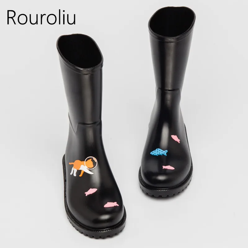 Rouroliu Для женщин до середины икры мультфильм дождь сапоги без каблука ПВХ