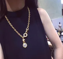 Color oro retrato colgante Collares grandes