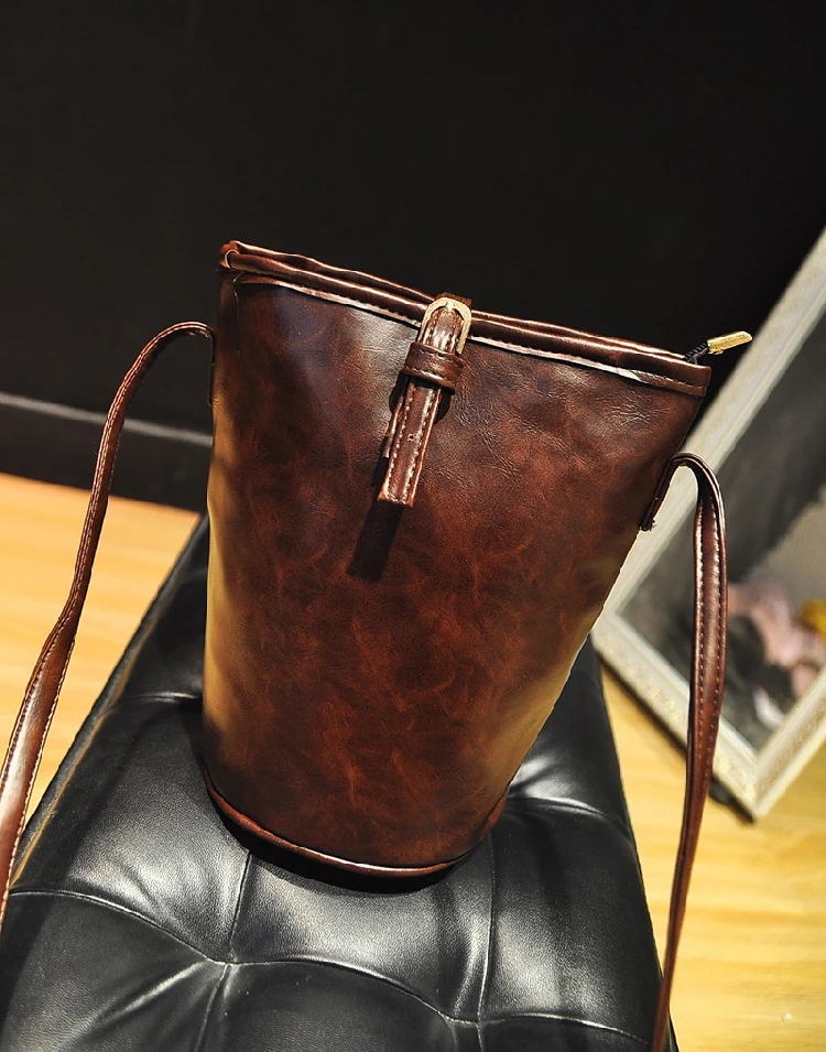 New Fashion Oil Bucket Bags Retro Casual shoulder Bag Small Package