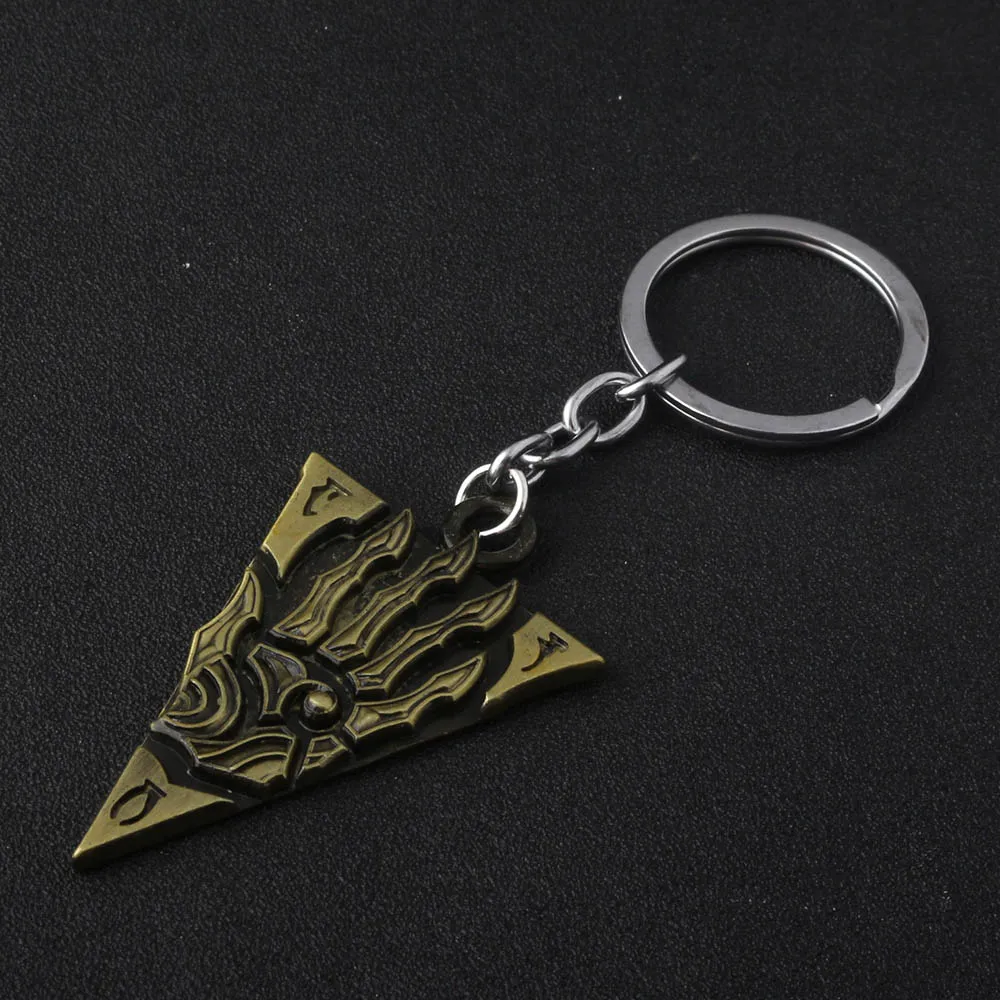 

Game Skyrim The Elder Scrolls Keychain Pendants Vintage Skyrim Dinosaur Triangle Shape Key Chain For Fans Men llaveros Jewelry