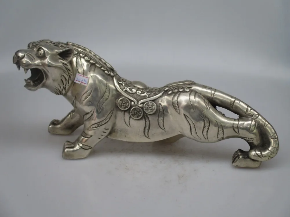 Collectible Decorated Old Handwork Tibet Silver Carved Big Tiger Statue/Animals Sculpturein