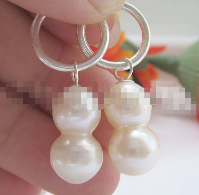 

1105 white baroque freshwater pearl earring