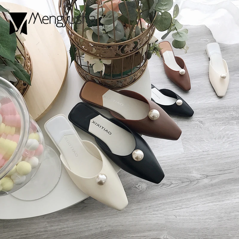 

Closed Toe Ladies Flip Flops Jelly Slippers Women Big Pearl Decoration Mules Slippers Pointed Toe Silicone Slippers Anti-Skid