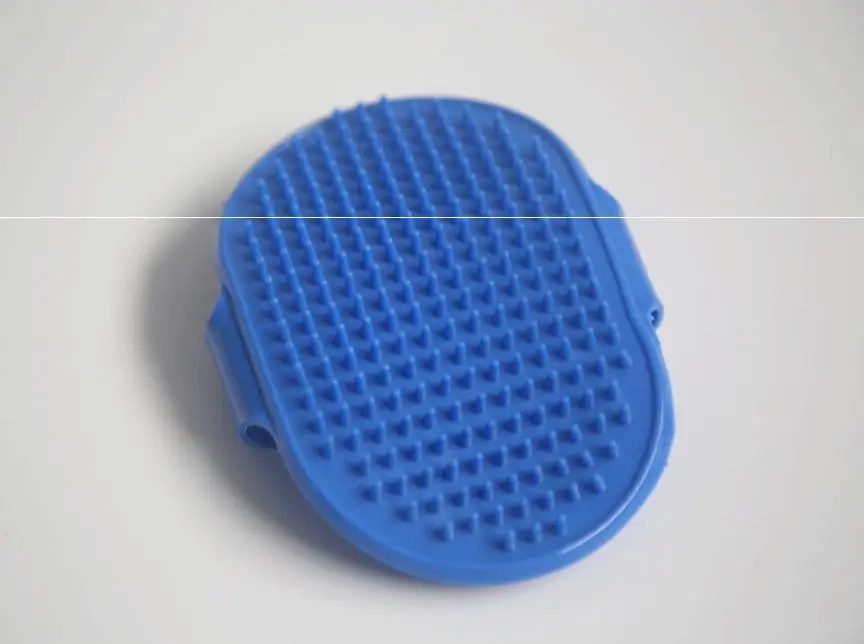 Pet dog bathing brush, Teddy golden cat kitten bathing device, massage gloves, brush, beauty and cleaning products.