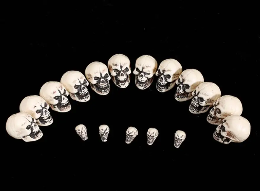

2019 hot sale 17pcs/lot Mini Skull Head in a bag for Halloween haunted house bar KTV supermarkets decoration Home decor