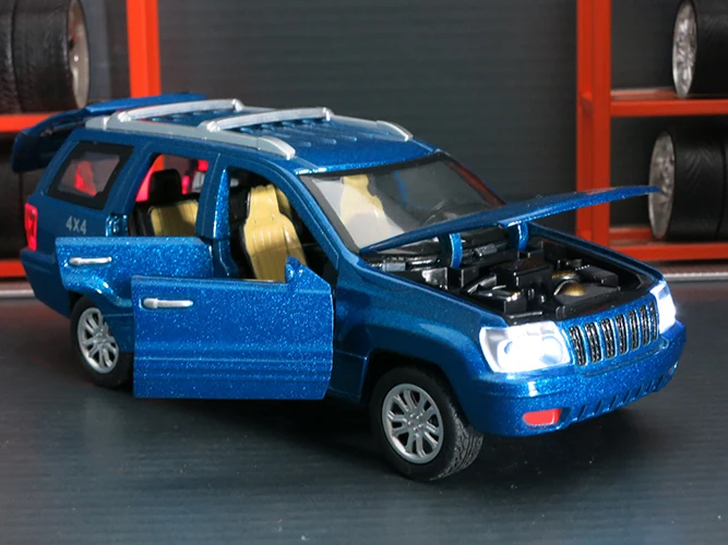 1:32 Масштаб литая под давлением металлическая модель автомобиля для Jeep Grand Cherokee Коллекция Модель автомобиля вытяните назад игрушки автомобиль со звуком и светильник